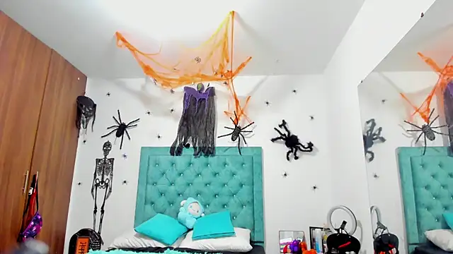 Rihanna hotx online show from 10-13-25, 04:56