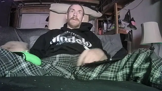 Snapshot of Tiggitytomociti chatting on 02-18-26, 11:39 Tiggitytomociti online show from 02-18-26, 11:39