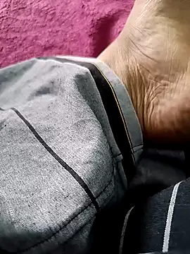 Snapshot of maddy3108 chatting on 03-10-26, 04:17 maddy3108 online show from 03-10-26, 04:17