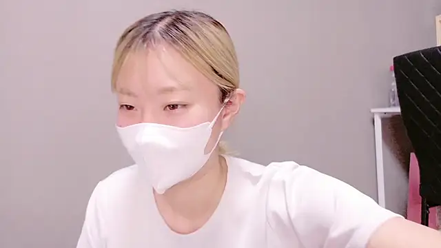 Snapshot of Nana__ch chatting on 10-20-25, 04:02 Nana ch online show from 10-20-25, 04:02