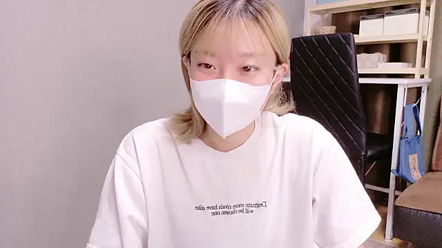 Snapshot of Nana__ch chatting on 10-21-25, 11:22 Nana ch online show from 10-21-25, 11:22