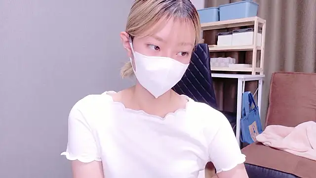 Snapshot of Nana__ch chatting on 10-29-25, 11:01 Nana ch online show from 10-29-25, 11:01