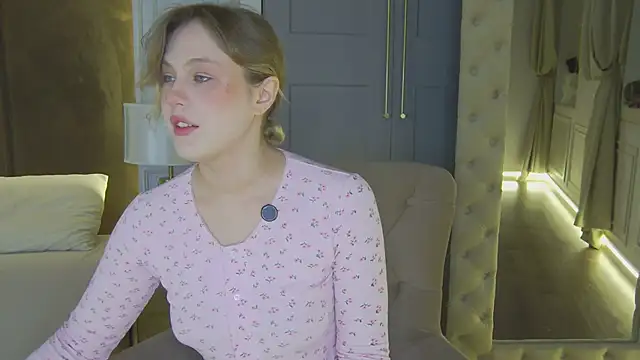 Snapshot of CaitlinSugar chatting on 05-16-26, 04:42 CaitlinSugar online show from 05-16-26, 04:42