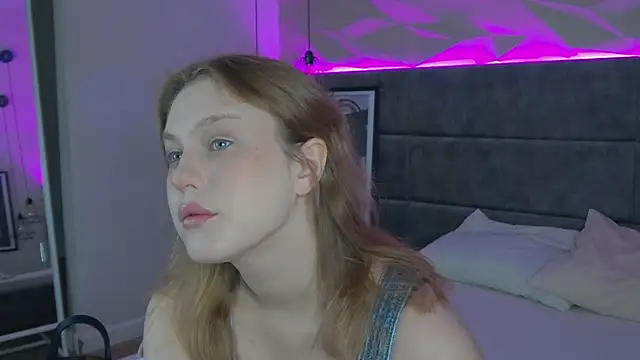 Snapshot of CaitlinSugar chatting on 06-15-26, 04:36 CaitlinSugar online show from 06-15-26, 04:36