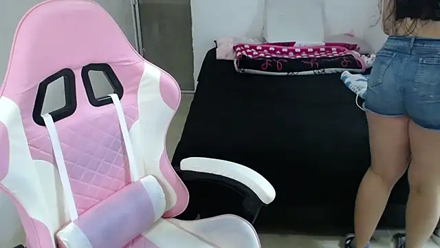 Snapshot of Amber09raiden chatting on 10-07-25, 04:59 Amber09raiden online show from 10-07-25, 04:59