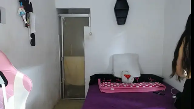 Snapshot of Amber09raiden chatting on 10-11-25, 11:14 Amber09raiden online show from 10-11-25, 11:14