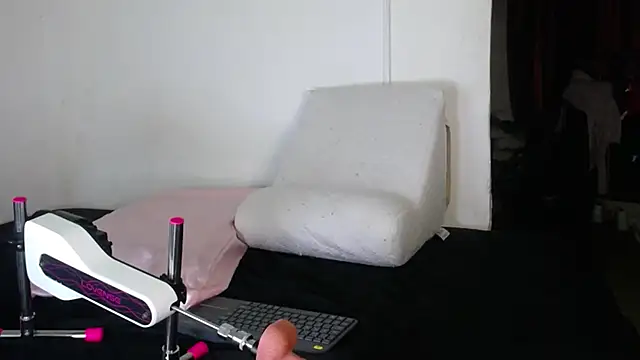 Snapshot of Amber09raiden chatting on 10-17-25, 03:03 Amber09raiden online show from 10-17-25, 03:03