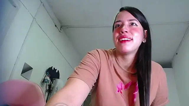 Snapshot of Amber09raiden chatting on 10-18-25, 05:03 Amber09raiden online show from 10-18-25, 05:03