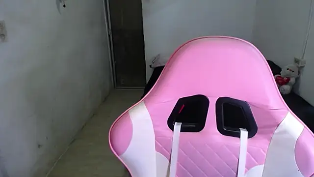 Snapshot of Amber09raiden chatting on 10-23-25, 05:01 Amber09raiden online show from 10-23-25, 05:01