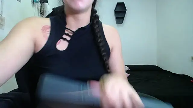 Snapshot of Amber09raiden chatting on 10-28-25, 05:26 Amber09raiden online show from 10-28-25, 05:26