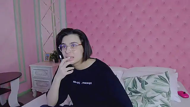 Snapshot of VioletAsh chatting on 03-01-26, 05:09 VioletAsh online show from 03-01-26, 05:09