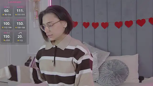 Snapshot of VioletAsh chatting on 03-05-26, 04:52 VioletAsh online show from 03-05-26, 04:52