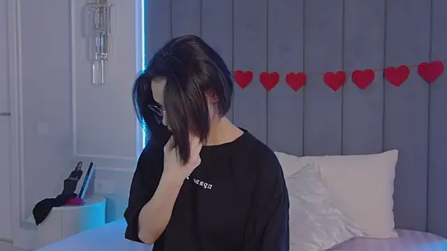 Snapshot of VioletAsh chatting on 03-10-26, 04:50 VioletAsh online show from 03-10-26, 04:50