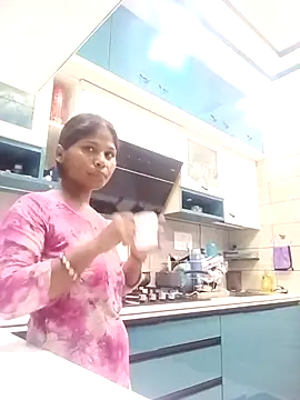 Snapshot of Sneha16 chatting on 10-08-25, 03:26 Sneha16 online show from 10-08-25, 03:26