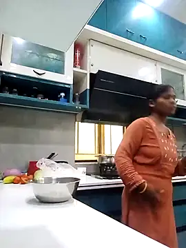 Snapshot of Sneha16 chatting on 11-17-25, 03:12 Sneha16 online show from 11-17-25, 03:12