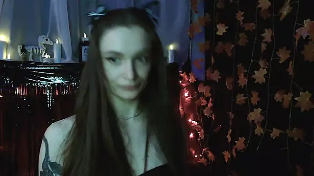   Leyla   online show from 10-18-25, 07:47