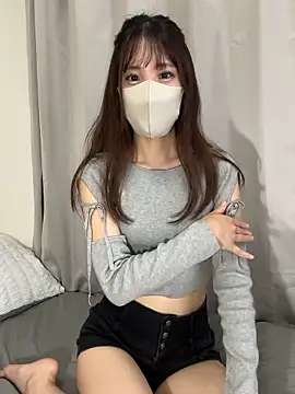 Snapshot of riri__nyan_o0 chatting on 10-10-25, 05:06 riri nyan o0 online show from 10-10-25, 05:06