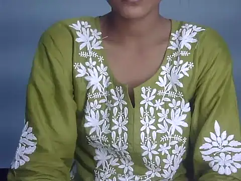 Snapshot of Nura7 chatting on 10-28-25, 12:09 Nura7 online show from 10-28-25, 12:09