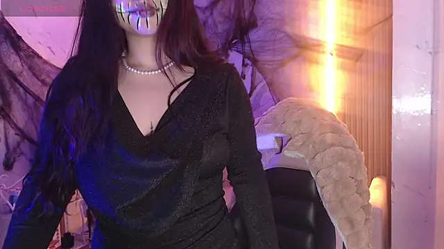 Sophia tf online show from 10-28-25, 01:58