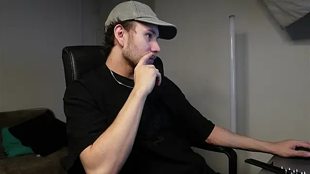 Snapshot of Ethan_Fyre chatting on 10-29-25, 09:49 Ethan Fyre online show from 10-29-25, 09:49