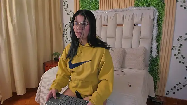 Jade Nmm online show from 11-30-25, 01:04