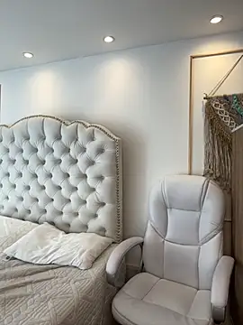 Snapshot of NashuaBell chatting on 10-30-25, 07:25 NashuaBell online show from 10-30-25, 07:25