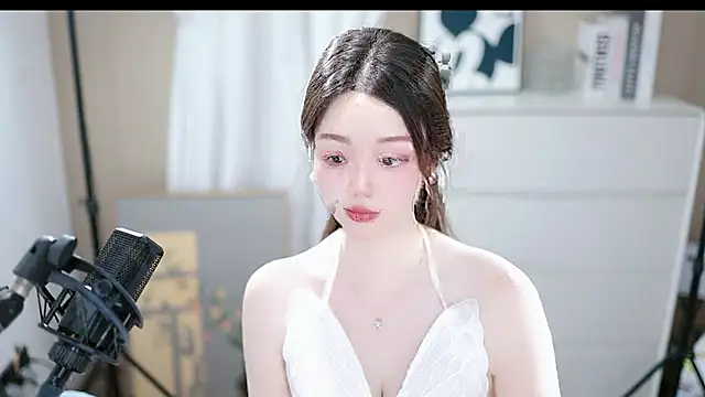 abbyli12 online show from 10-25-25, 03:18