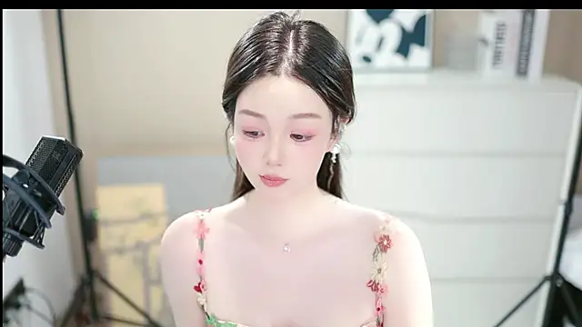 abbyli12 online show from 11-12-25, 03:23