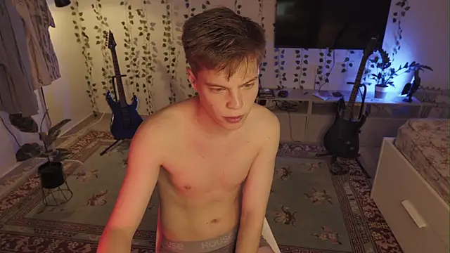 Snapshot of RusBradPitt chatting on 09-30-25, 11:04 RusBradPitt online show from 09-30-25, 11:04