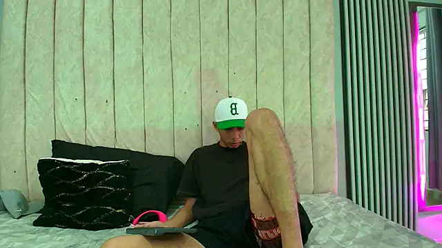 Snapshot of DustinandJordan chatting on 09-12-25, 01:33 DustinandJordan online show from 09-12-25, 01:33