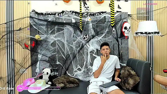 Snapshot of DustinandJordan chatting on 10-19-25, 04:57 DustinandJordan online show from 10-19-25, 04:57