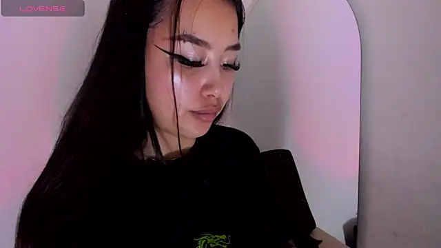 Snapshot of Viioleett_cum chatting on 05-11-26, 06:49 Viioleett cum online show from 05-11-26, 06:49