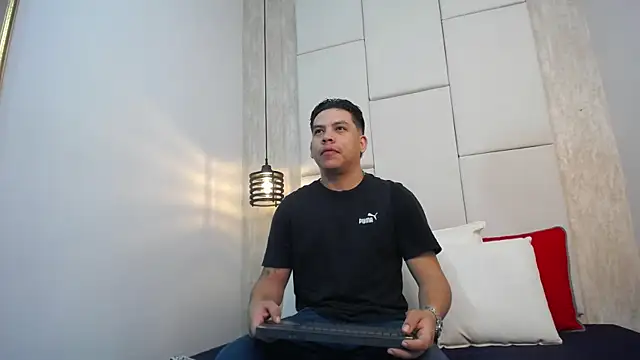 Snapshot of Dominic_Taylor_ chatting on 09-20-25, 11:33 Dominic Taylor online show from 09-20-25, 11:33