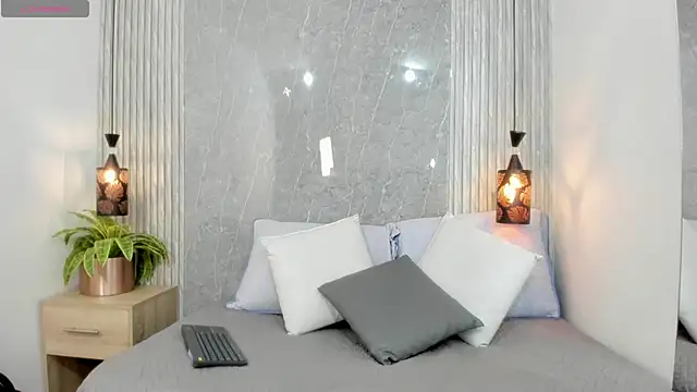 Dominic Taylor  online show from 10-17-25, 03:10