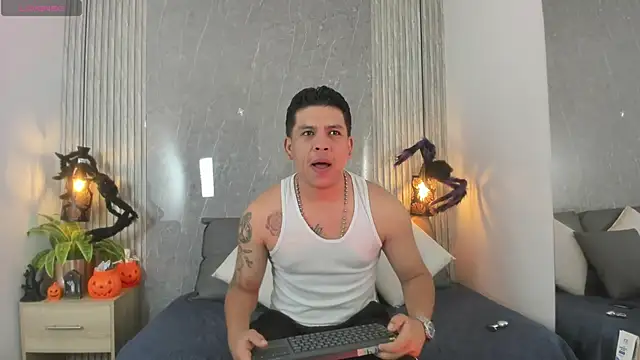 Dominic Taylor  online show from 10-28-25, 02:59