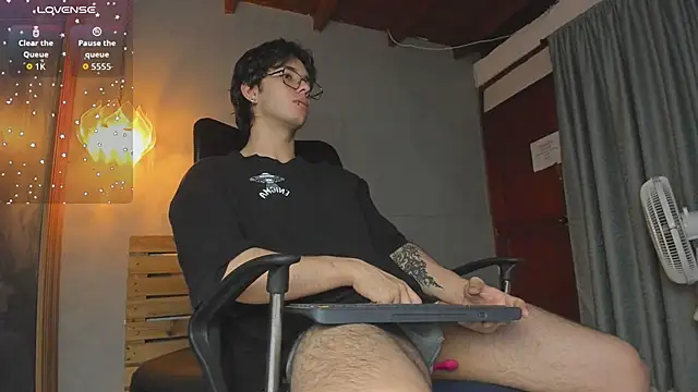 Snapshot of Markuss__ chatting on 02-17-26, 05:48 Markuss online show from 02-17-26, 05:48