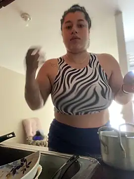 Snapshot of Tokio_Sakura chatting on 10-12-25, 05:34 Tokio Sakura online show from 10-12-25, 05:34