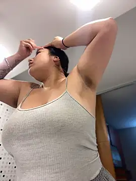 Snapshot of Tokio_Sakura chatting on 10-25-25, 02:41 Tokio Sakura online show from 10-25-25, 02:41