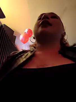 Snapshot of Mariana-94 chatting on 02-15-26, 02:30 Mariana-94 online show from 02-15-26, 02:30