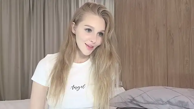 Snapshot of Brigitte_Bardot chatting on 09-10-25, 06:13 Brigitte Bardot online show from 09-10-25, 06:13