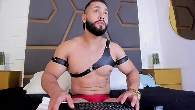 massimofiore  online show from 10-31-25, 03:40