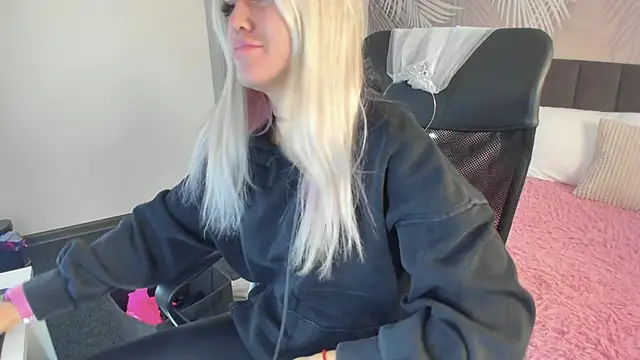 Kira Key online show from 09-29-25, 01:44