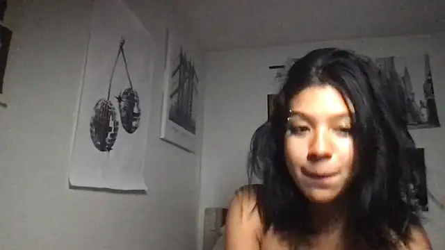 Snapshot of petitelatinateen chatting on 09-18-25, 07:32 petitelatinateen online show from 09-18-25, 07:32