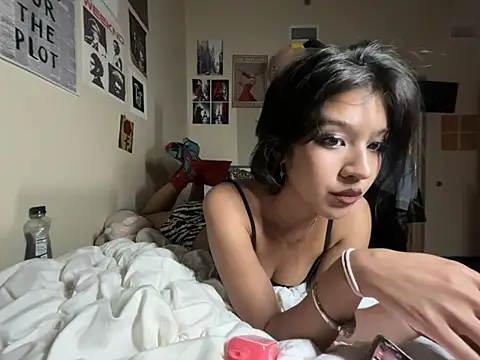 petitelatinateen online show from 04-03-26, 03:59