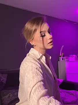 Snapshot of VelvetRush_ chatting on 10-10-25, 04:39 VelvetRush  online show from 10-10-25, 04:39