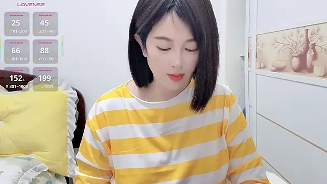 Snapshot of FeilL2t chatting on 09-16-25, 12:39 FeilL2t online show from 09-16-25, 12:39