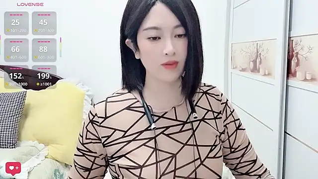 Snapshot of FeilL2t chatting on 10-05-25, 12:58 FeilL2t online show from 10-05-25, 12:58