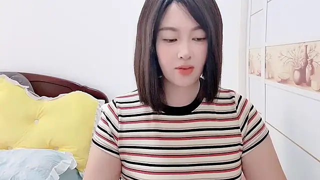 Snapshot of FeilL2t chatting on 10-27-25, 02:15 FeilL2t online show from 10-27-25, 02:15