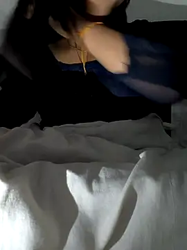 Snapshot of queenbuggi chatting on 02-21-26, 04:08 queenbuggi online show from 02-21-26, 04:08