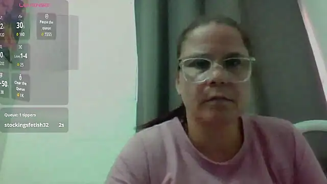 Snapshot of latinamaster chatting on 10-06-25, 09:34 latinamaster online show from 10-06-25, 09:34